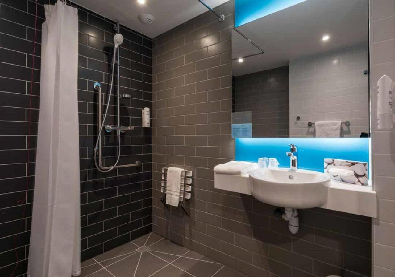 Standard Twin Room - Mobility Access,1279163656:JPEG